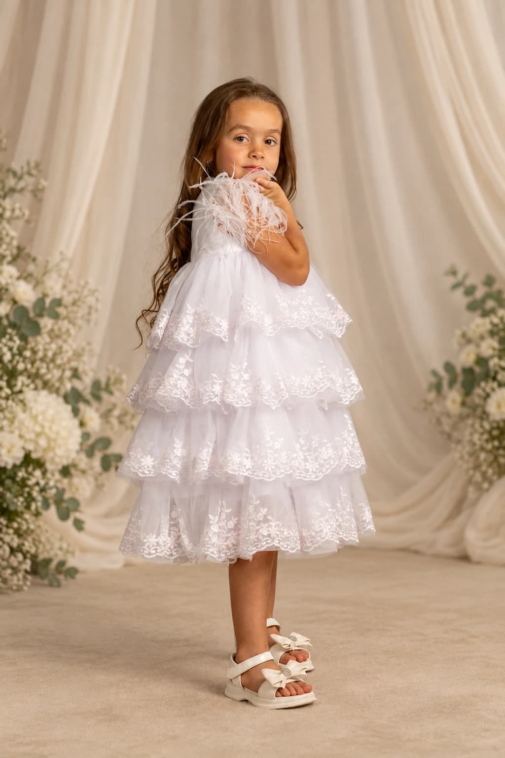 elsie-white-side-detskimagazin-eu
