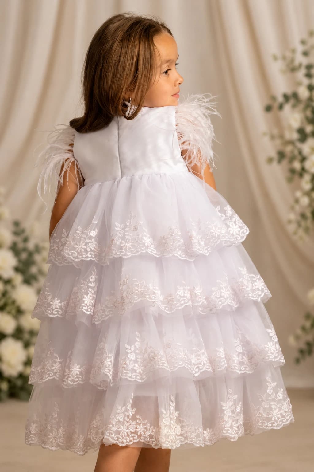 elsie-white-back-detskimagazin-eu